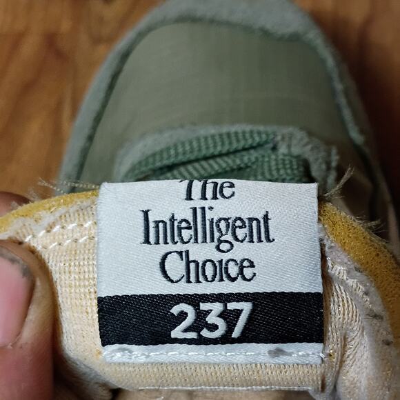New Balance 237 Running Shoes Men Size 10 D Green White Suede Comfort Sneakers